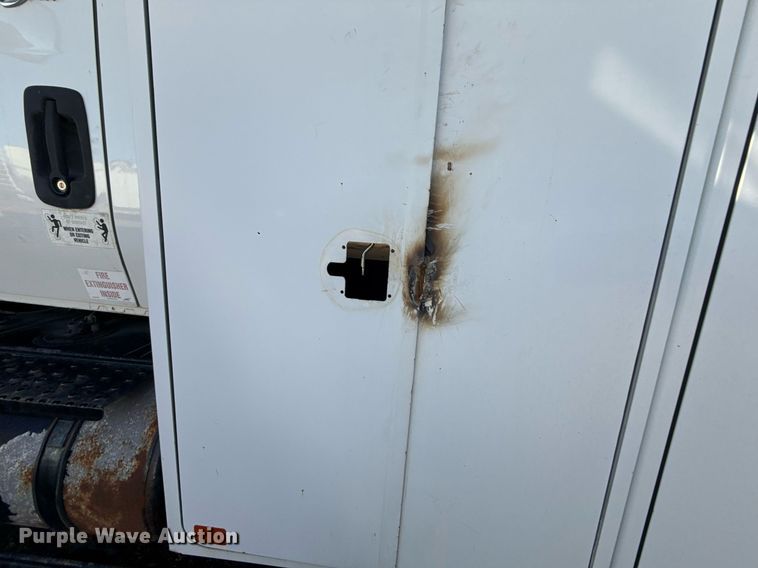 image for item EG7953 2008 International 4400 utility / service truck