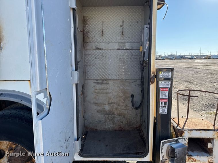 image for item EG7953 2008 International 4400 utility / service truck