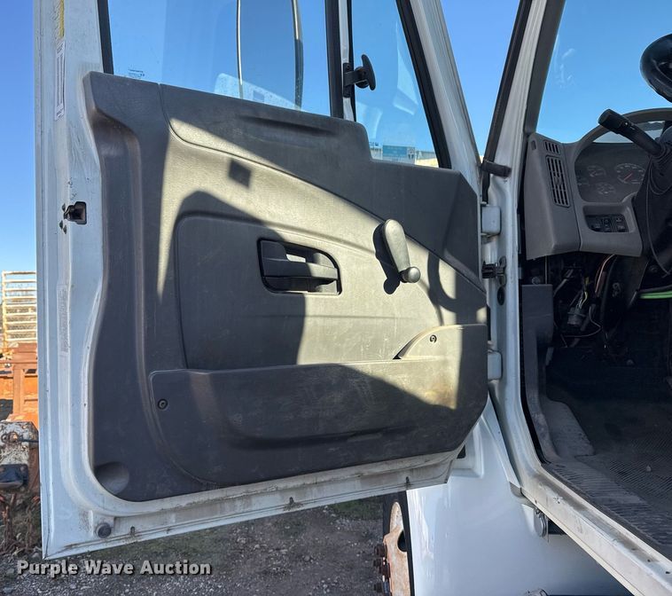 image for item EG7953 2008 International 4400 utility / service truck