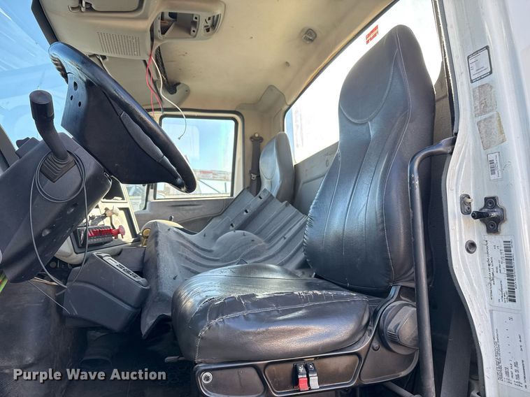 image for item EG7953 2008 International 4400 utility / service truck