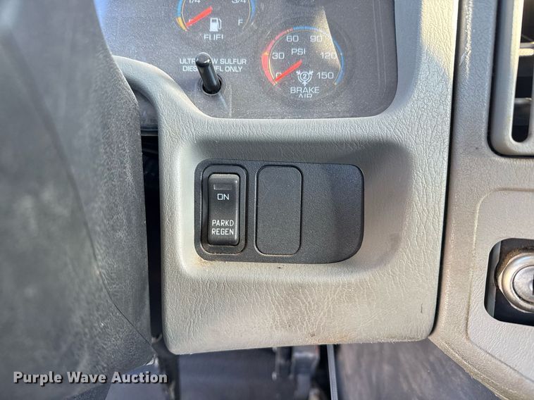 image for item EG7953 2008 International 4400 utility / service truck