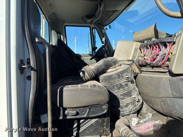 image for item EG7953 2008 International 4400 utility / service truck