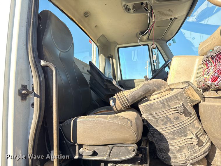 image for item EG7953 2008 International 4400 utility / service truck