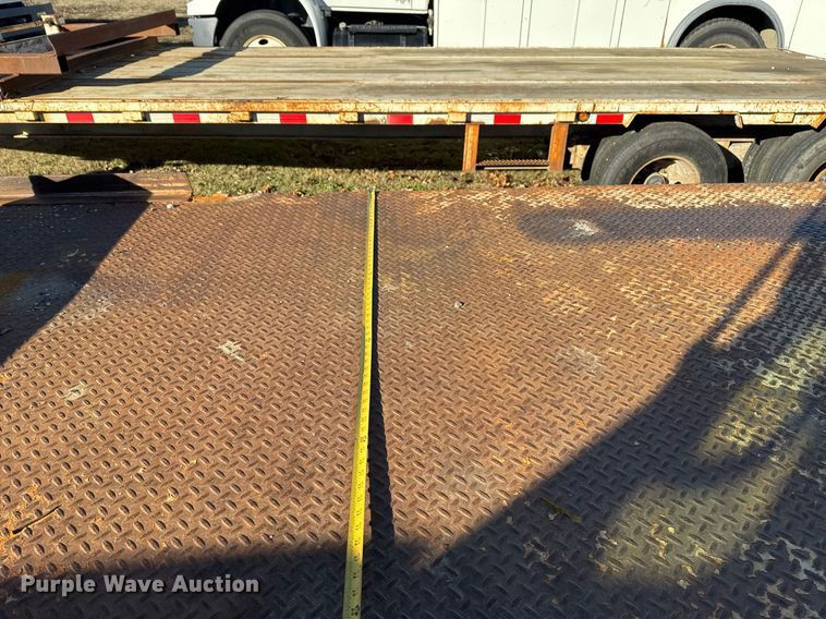 image for item EG7954 2001 Evaco Enterprises equipment trailer