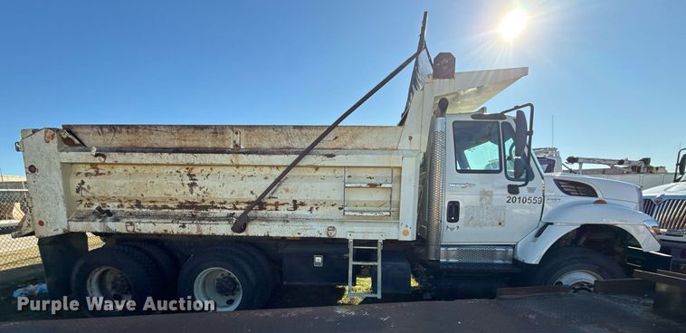 image for item EG7955 2010 International 7400 dump truck