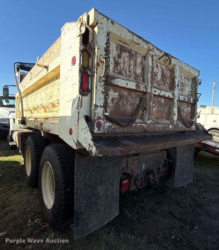 image for item EG7955 2010 International 7400 dump truck