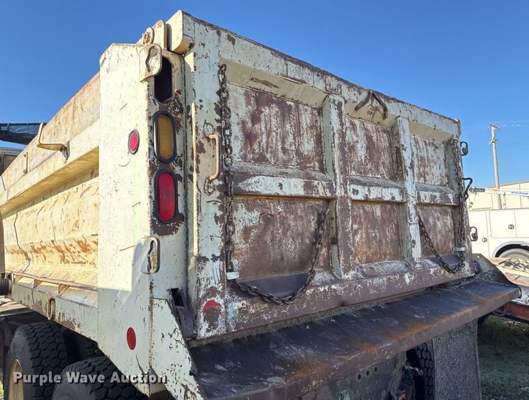 image for item EG7955 2010 International 7400 dump truck