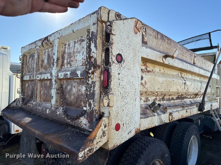 image for item EG7955 2010 International 7400 dump truck