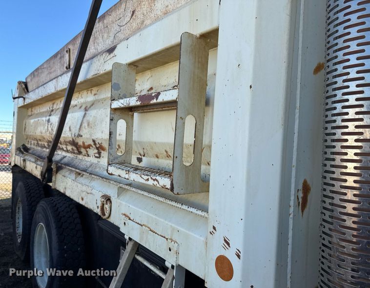 image for item EG7955 2010 International 7400 dump truck