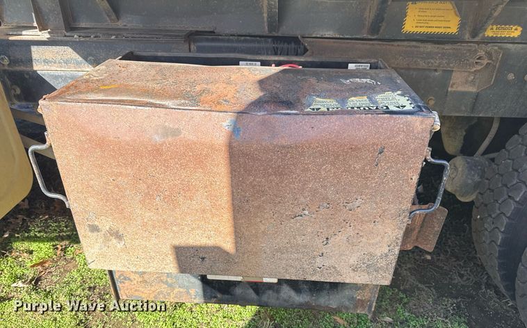 image for item EG7955 2010 International 7400 dump truck