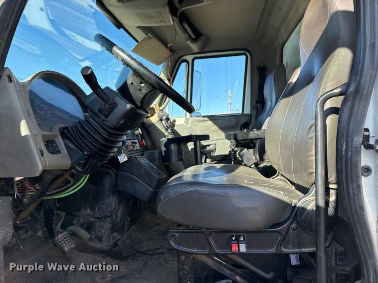 image for item EG7955 2010 International 7400 dump truck