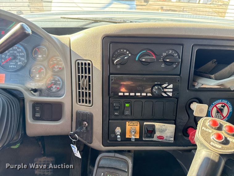 image for item EG7955 2010 International 7400 dump truck