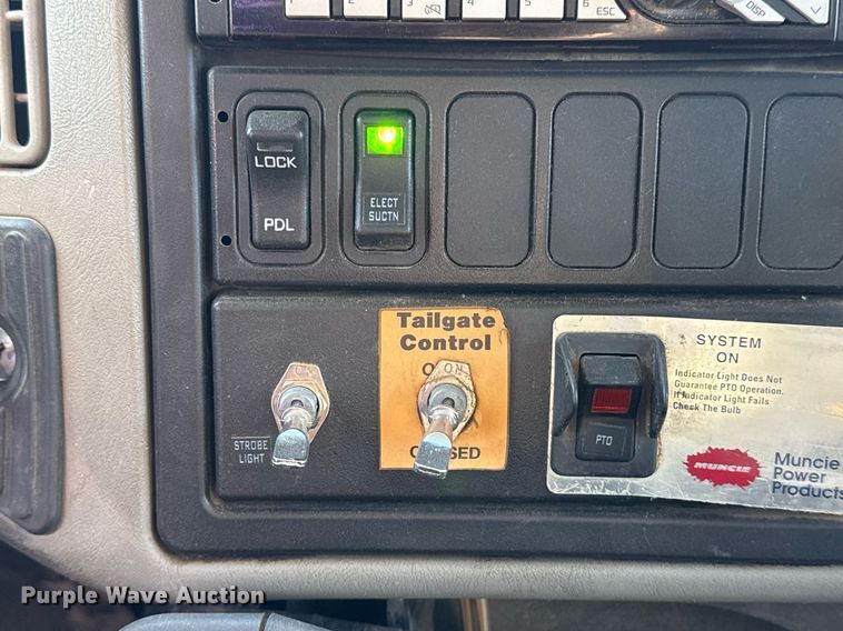 image for item EG7955 2010 International 7400 dump truck