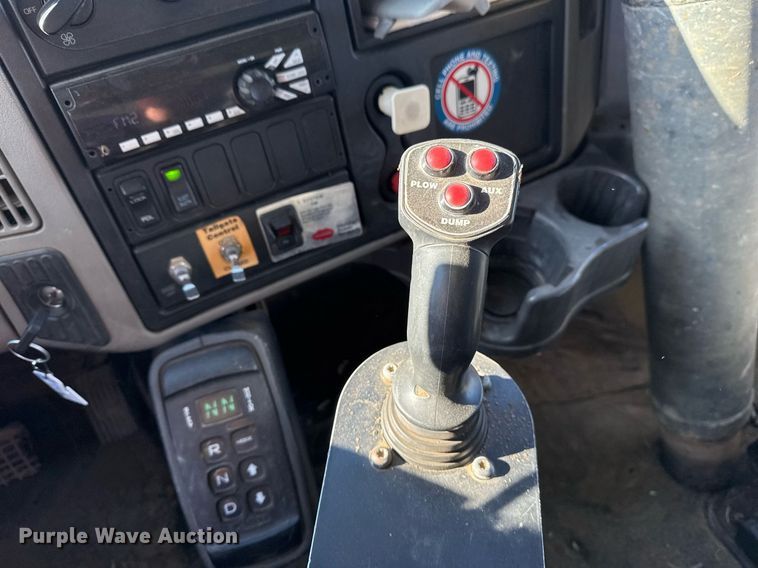 image for item EG7955 2010 International 7400 dump truck