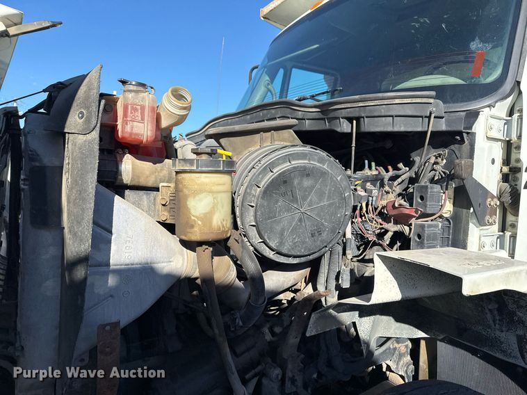 image for item EG7955 2010 International 7400 dump truck