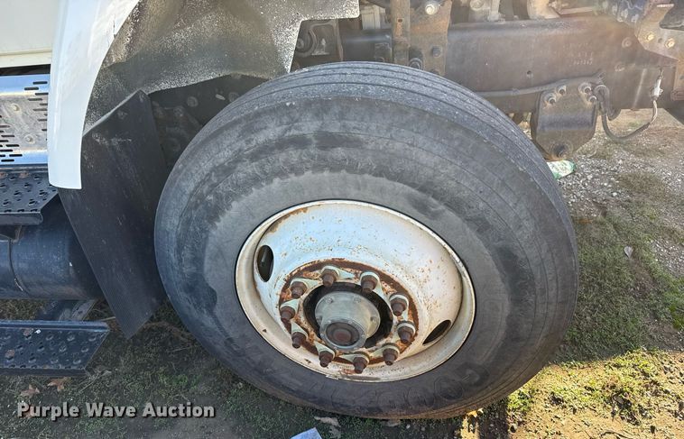 image for item EG7955 2010 International 7400 dump truck