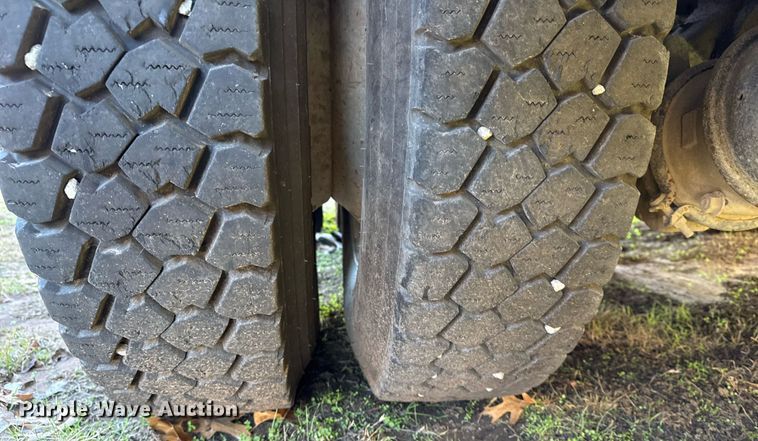 image for item EG7955 2010 International 7400 dump truck