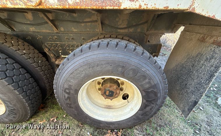 image for item EG7955 2010 International 7400 dump truck