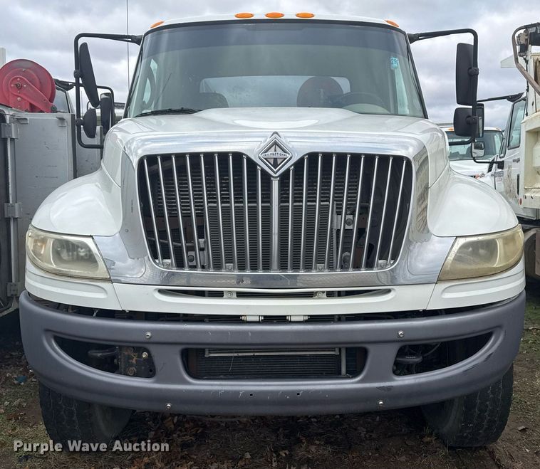 image for item EG7956 2008 International 4400 utility / service truck