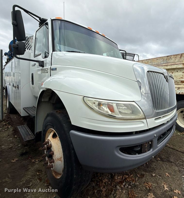 image for item EG7956 2008 International 4400 utility / service truck