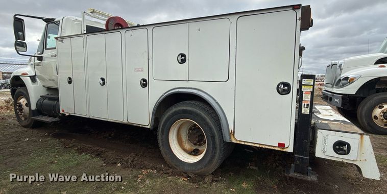 image for item EG7956 2008 International 4400 utility / service truck