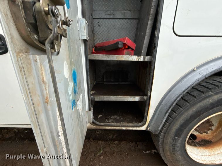 image for item EG7956 2008 International 4400 utility / service truck