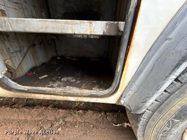 image for item EG7956 2008 International 4400 utility / service truck