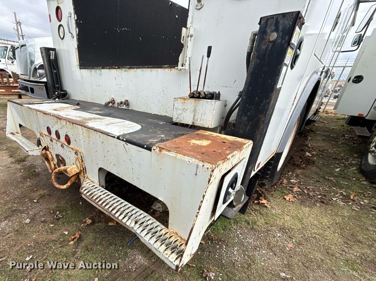 image for item EG7956 2008 International 4400 utility / service truck