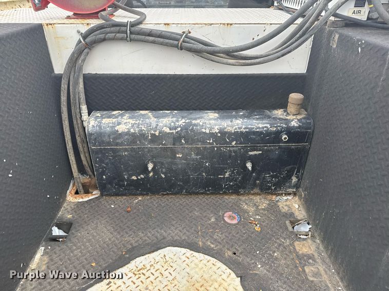 image for item EG7956 2008 International 4400 utility / service truck