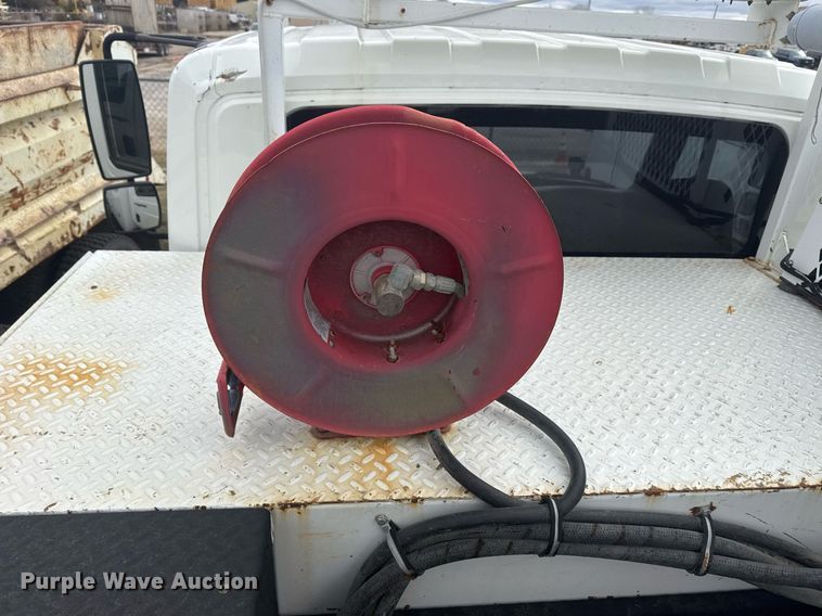 image for item EG7956 2008 International 4400 utility / service truck