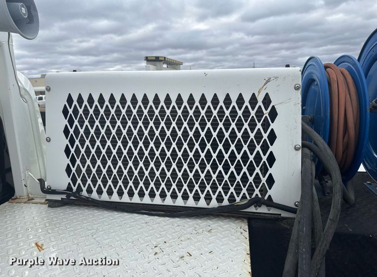 image for item EG7956 2008 International 4400 utility / service truck