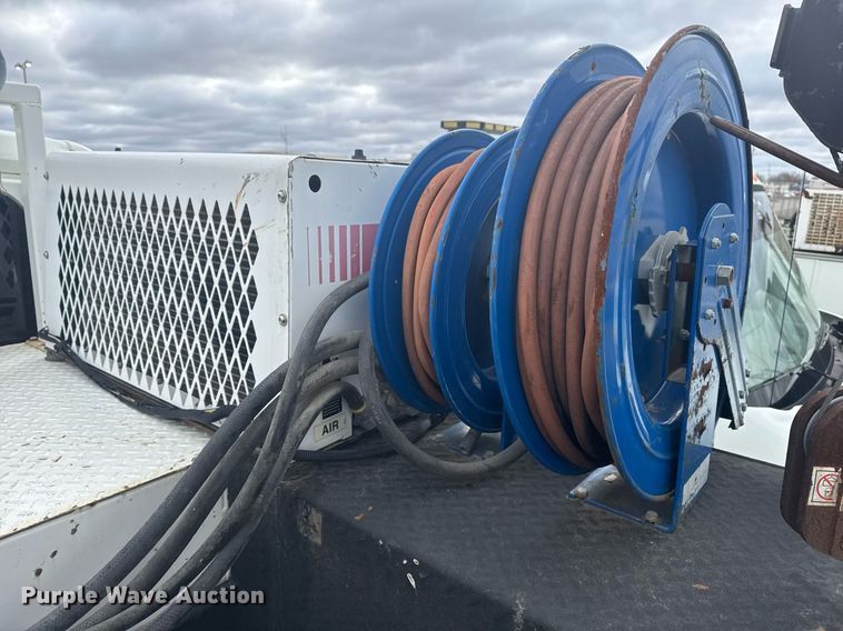 image for item EG7956 2008 International 4400 utility / service truck