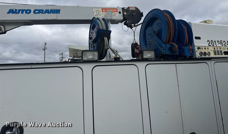 image for item EG7956 2008 International 4400 utility / service truck