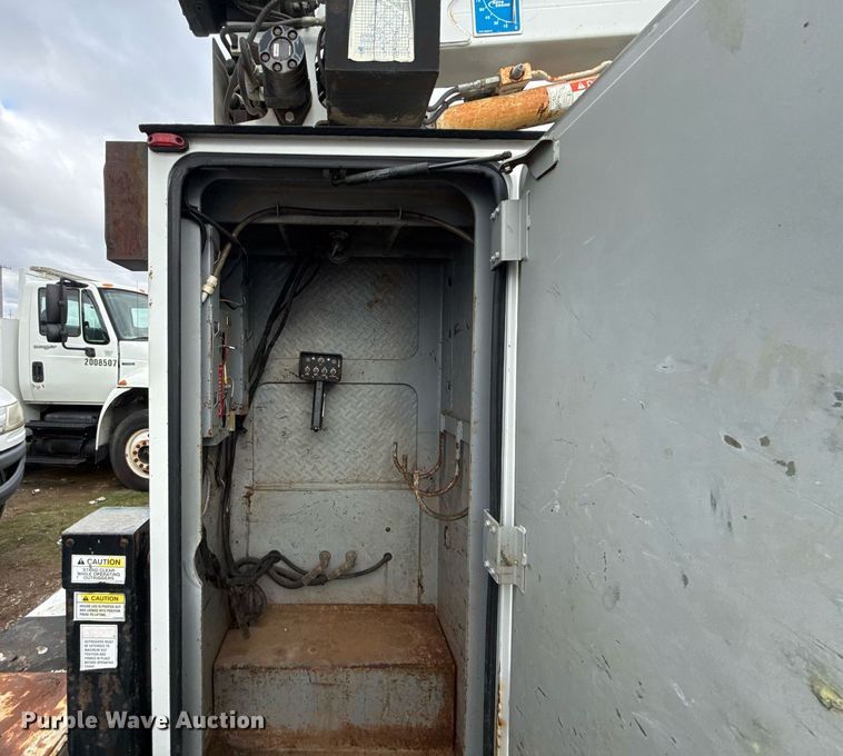 image for item EG7956 2008 International 4400 utility / service truck