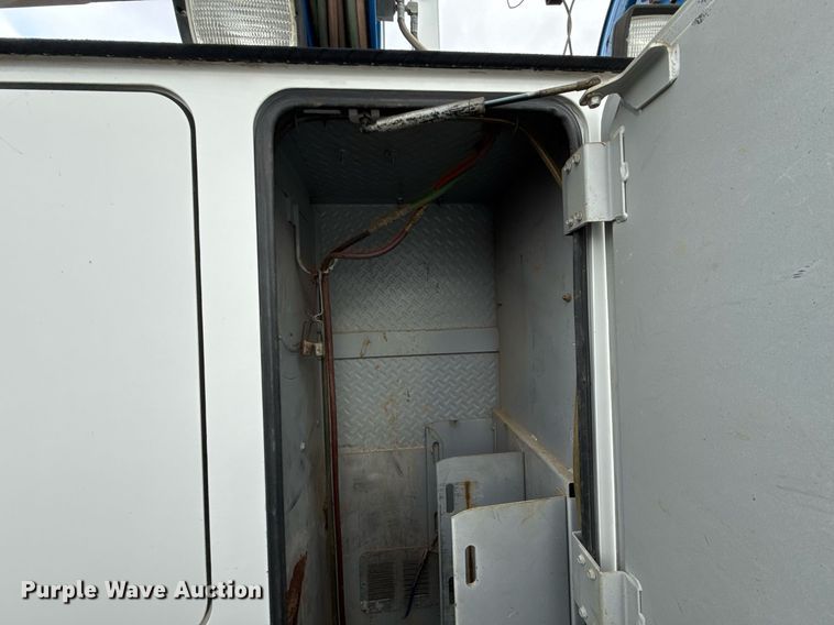 image for item EG7956 2008 International 4400 utility / service truck