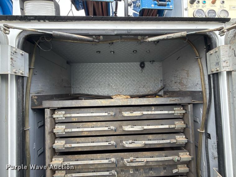 image for item EG7956 2008 International 4400 utility / service truck