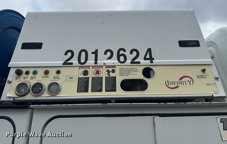 image for item EG7956 2008 International 4400 utility / service truck