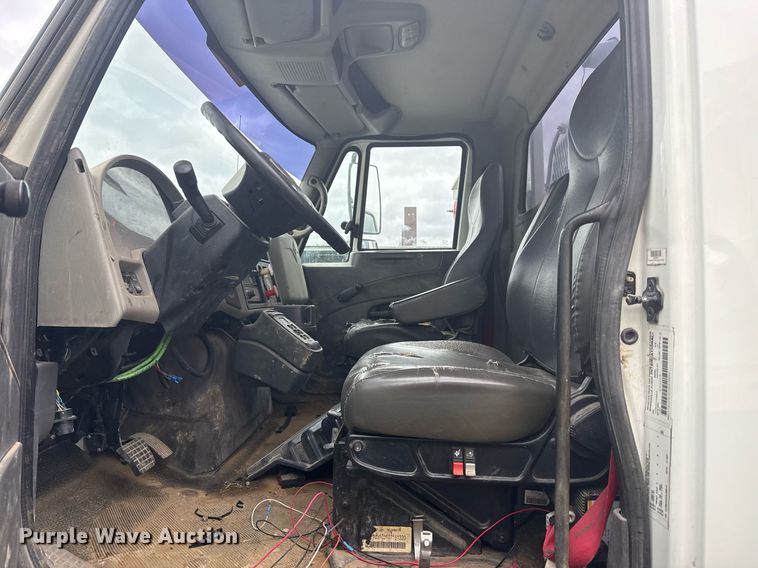 image for item EG7956 2008 International 4400 utility / service truck