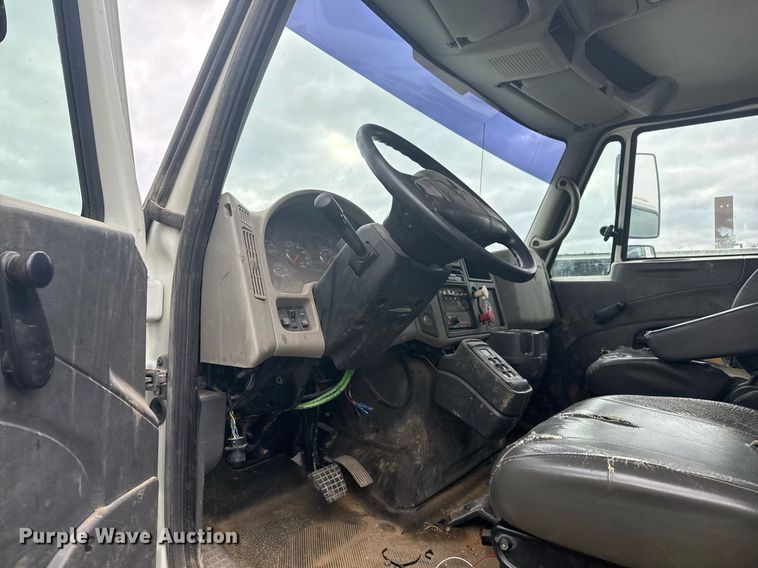 image for item EG7956 2008 International 4400 utility / service truck