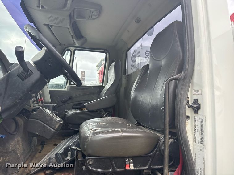 image for item EG7956 2008 International 4400 utility / service truck