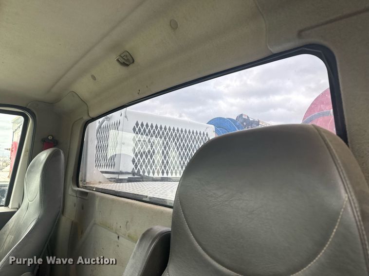 image for item EG7956 2008 International 4400 utility / service truck