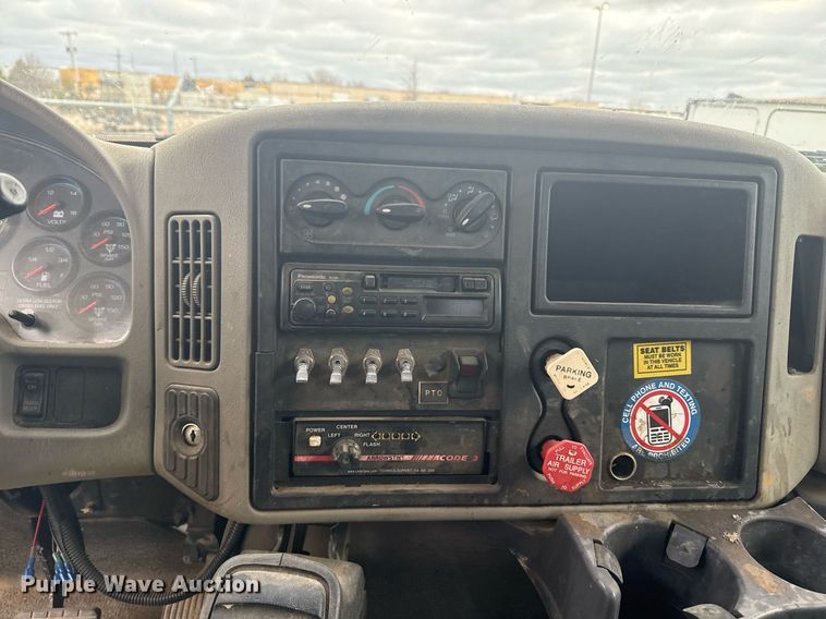 image for item EG7956 2008 International 4400 utility / service truck