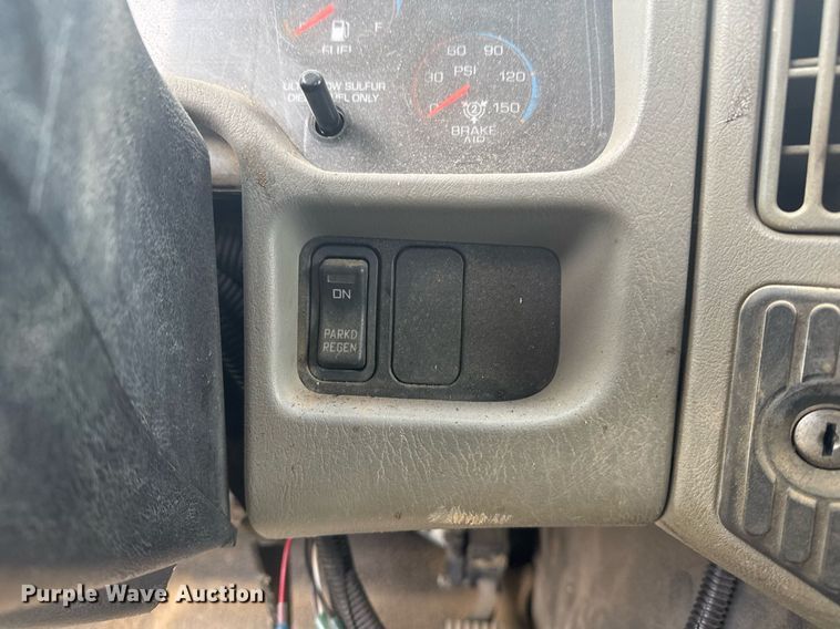 image for item EG7956 2008 International 4400 utility / service truck