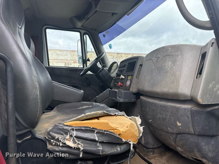 image for item EG7956 2008 International 4400 utility / service truck