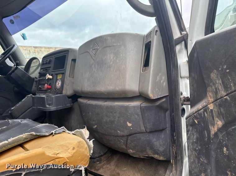 image for item EG7956 2008 International 4400 utility / service truck