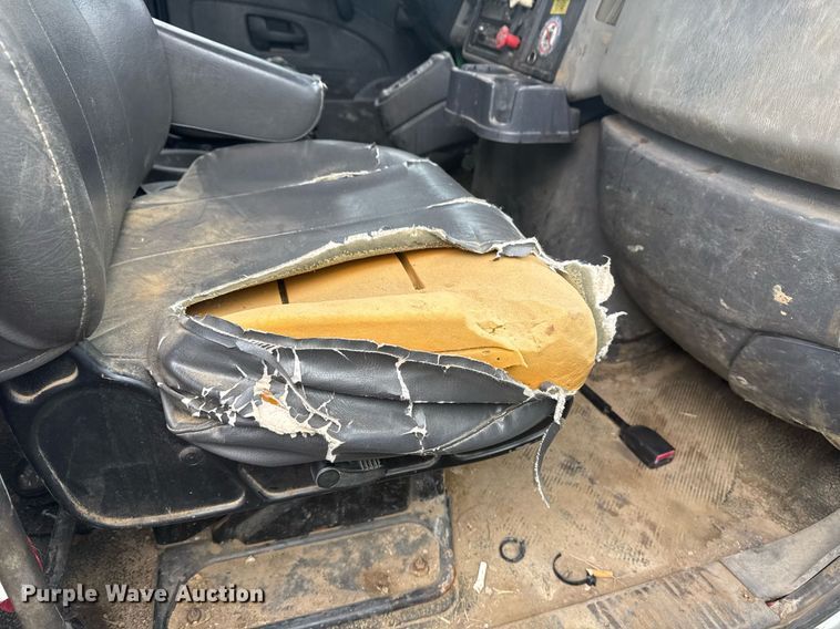 image for item EG7956 2008 International 4400 utility / service truck