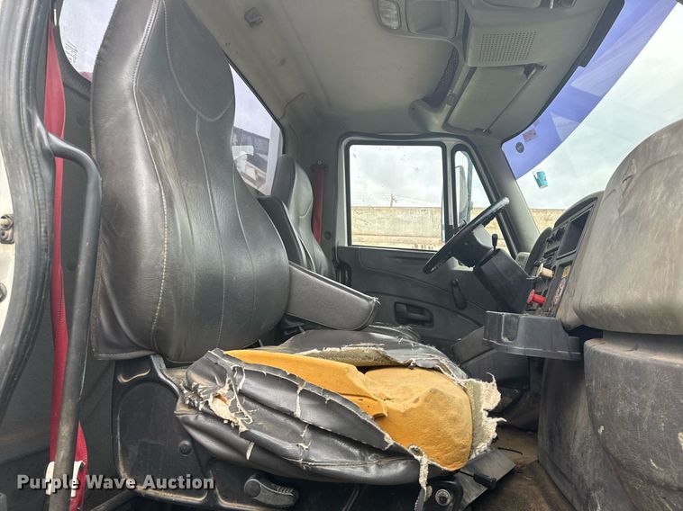 image for item EG7956 2008 International 4400 utility / service truck