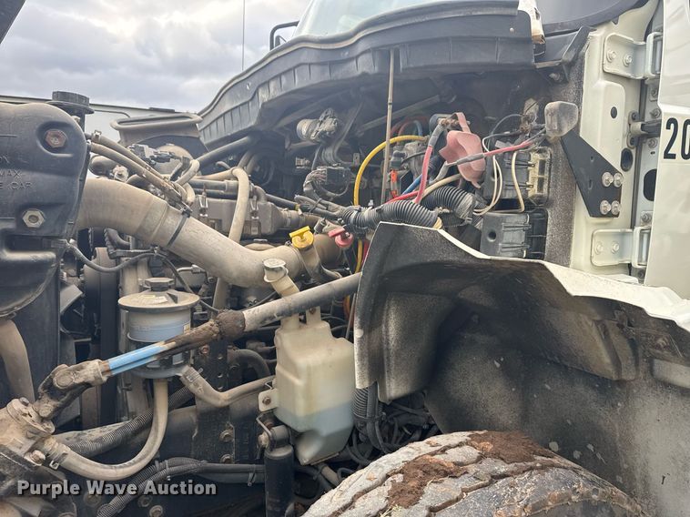 image for item EG7956 2008 International 4400 utility / service truck