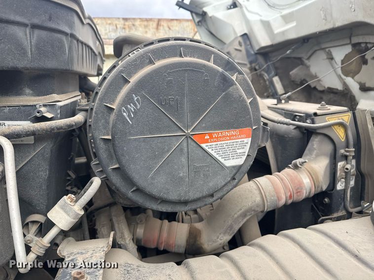 image for item EG7956 2008 International 4400 utility / service truck