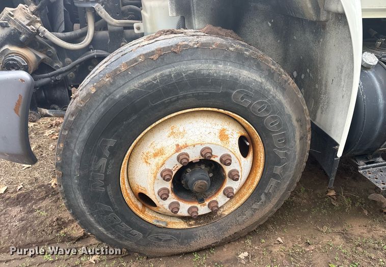 image for item EG7956 2008 International 4400 utility / service truck